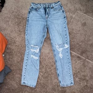 Light wash, high rise, ripped mom jeans. From American Eagle. Size 4